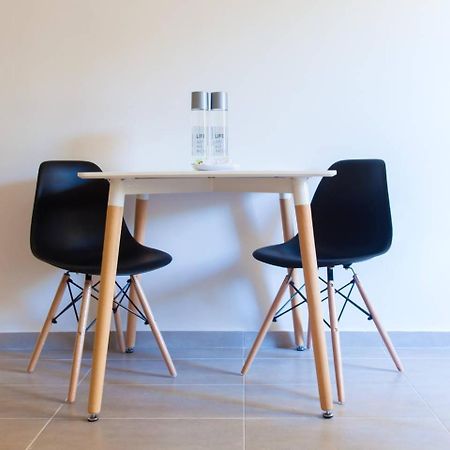 Toni'S Charming Apartment In The Thisseo Station Athena Bagian luar foto