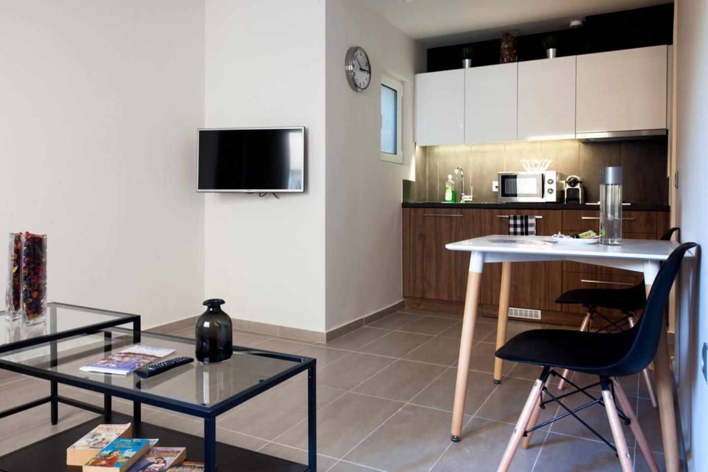 Toni'S Charming Apartment In The Thisseo Station Athena Bagian luar foto
